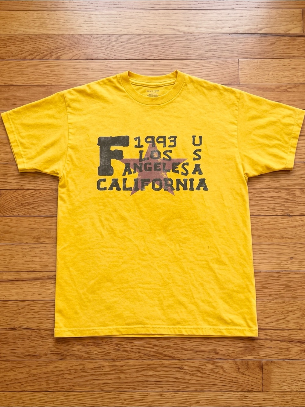 1993 Los Angeles California Star Distressed Yellow Graphic T-Shirt